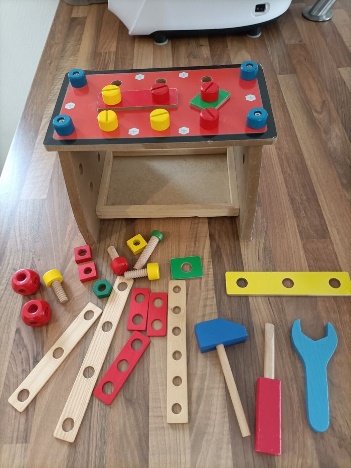 Petit établi de bricoleur bois et ces outils 23*17 cm - photo numéro 2