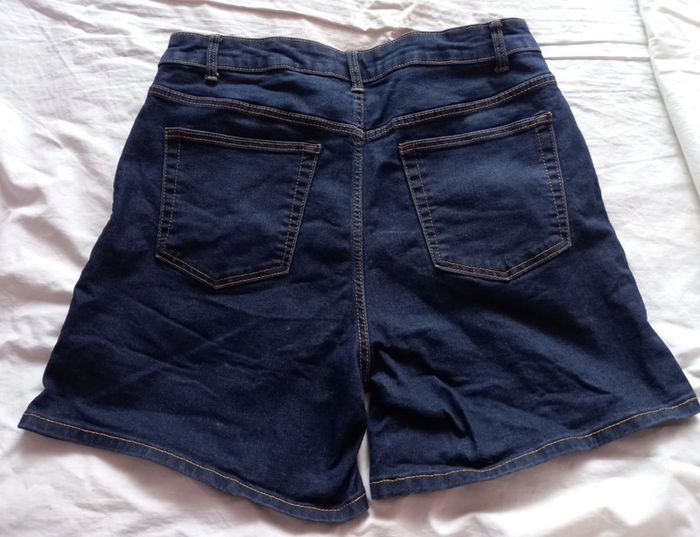 Short KIABI taille 42 - photo numéro 2
