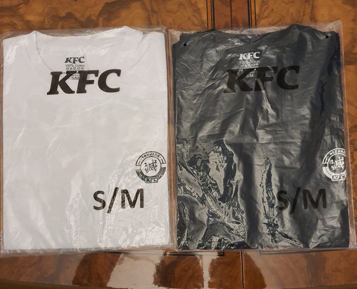 Lot Neuf et Scellé T-shirt taille S/M Tanjiro + Nezuko Demon Slayer x KFC