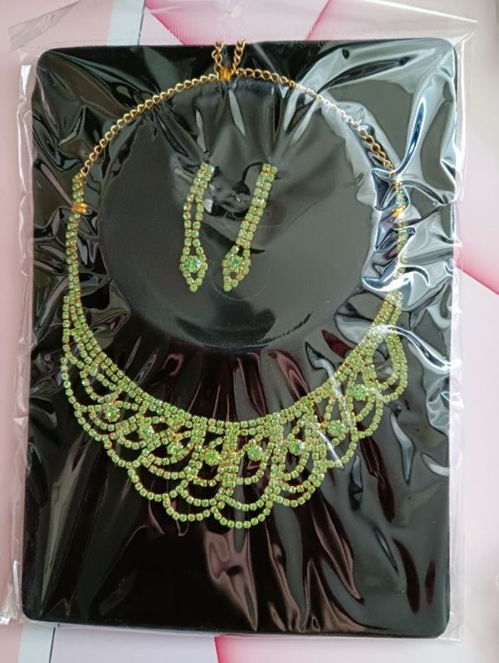 parure bijoux collier + boucles d'oreilles NEUF ( plusieurs choix possible)