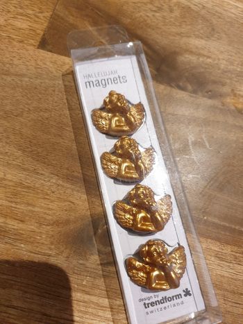 Lot 4 petites magnet en forme d'ange dorée