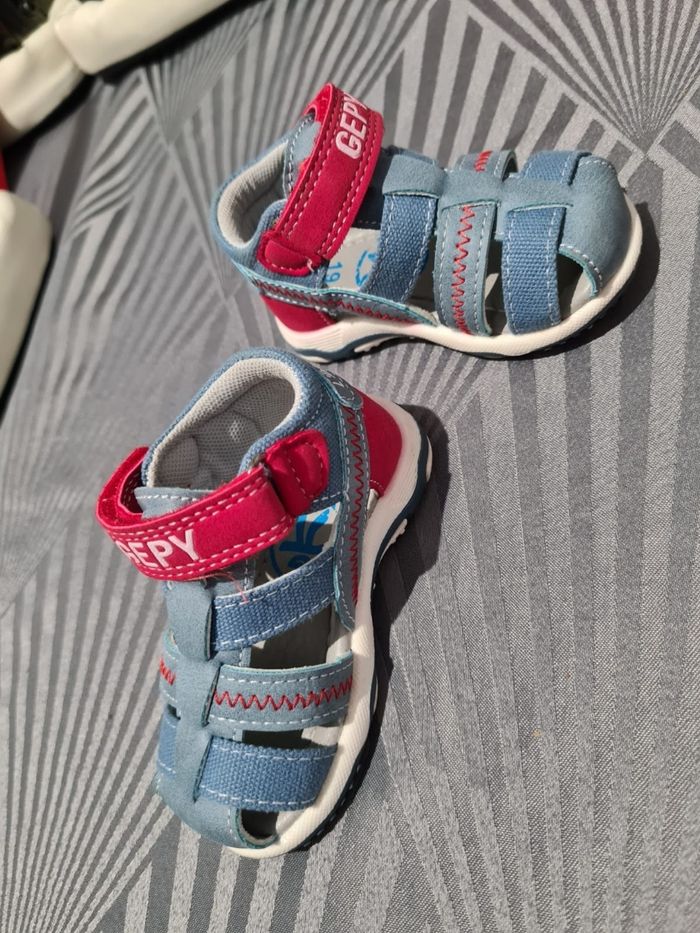 Sandale increvable porté 1 fois parfait état - photo numéro 2