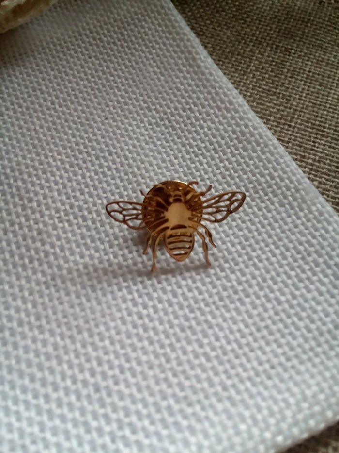 Broche pin's abeille acier inoxydable - photo numéro 2