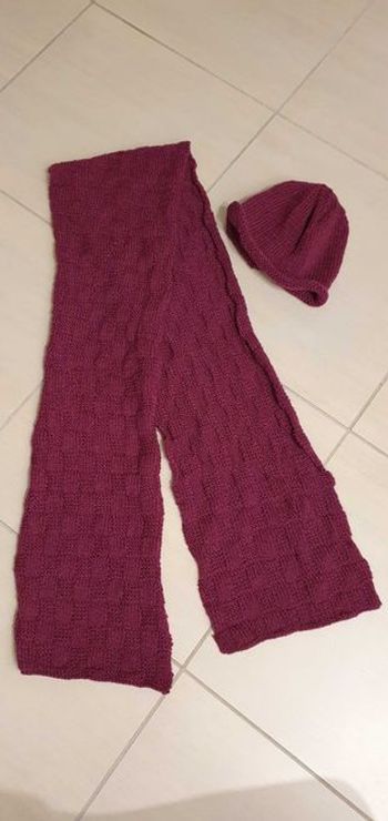 Ensemble écharpe et bonnet tricotés