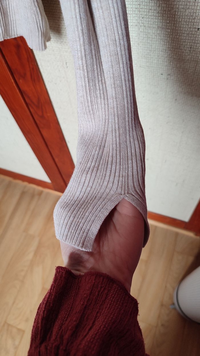 Pull moulant beige - photo numéro 4