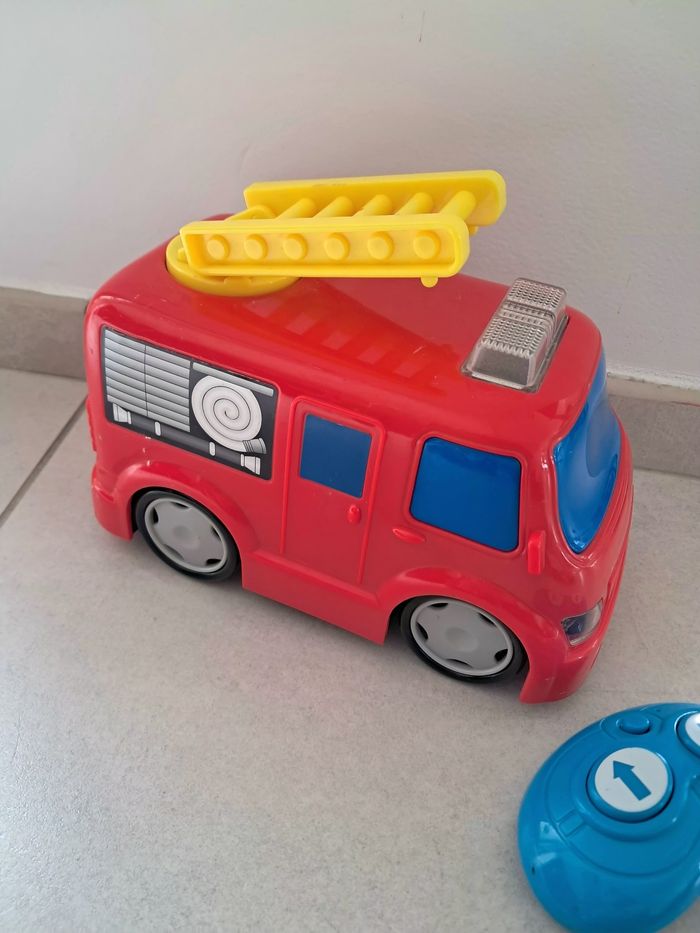 Camion pompier télécommandé - photo numéro 2