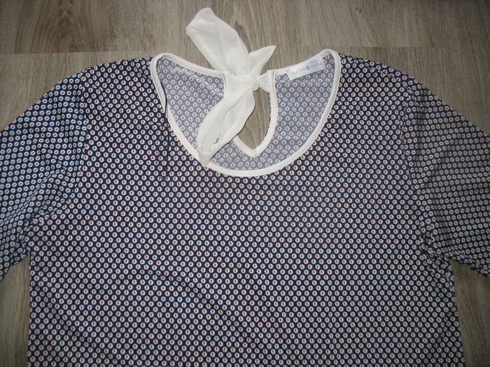 BLOUSE M 3/4 MARINE ET ÉCRU A MOTIFS "CACHE CACHE" - TAILLE 4 - n°02 - photo numéro 2