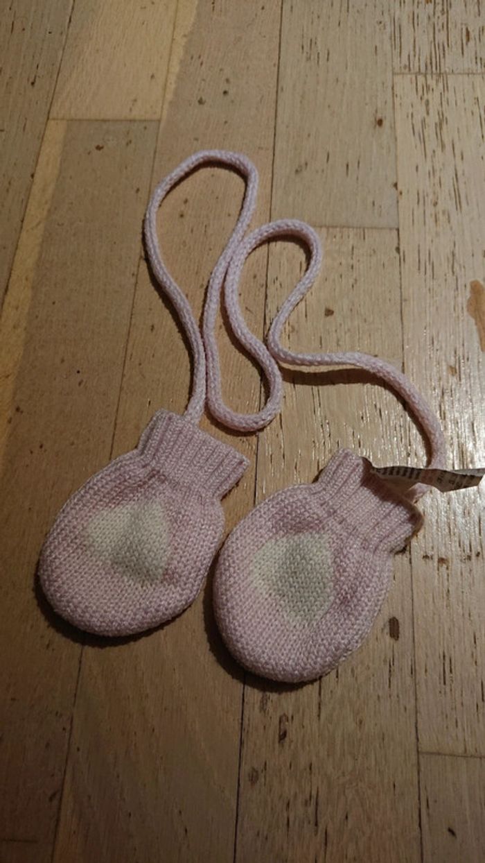 Moufles roses bébé
