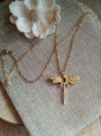 Collier libellule avec zircons verts et blancs