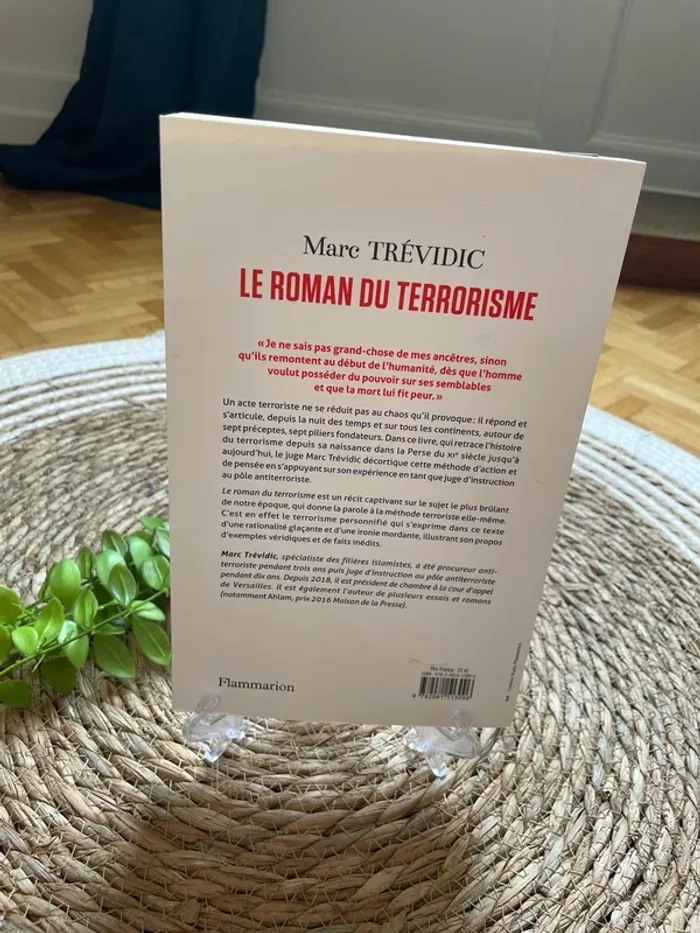 Livre - Le roman du Terrorisme - photo numéro 3