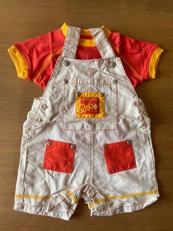 Ensemble salopette et tee-shirt