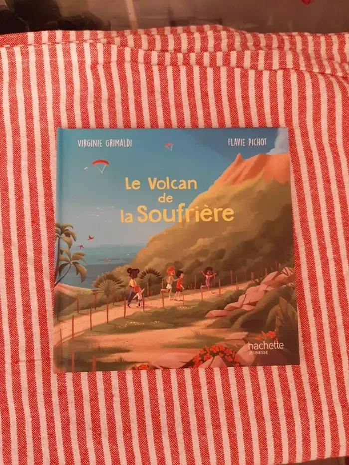 Livre mac do le volcan de la soufrière neuf