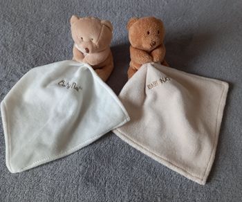 Lot de 2 doudous peluche ourson jaune - beige avec mouchoir - Baby Nat