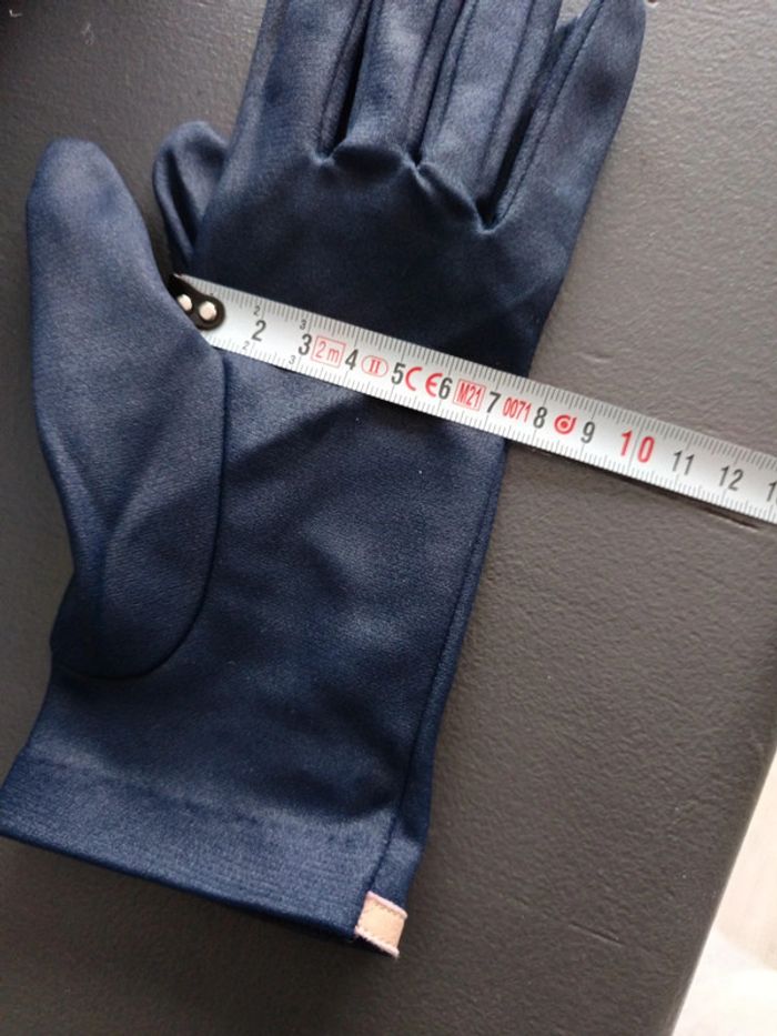 Gants bleus - photo numéro 6