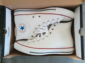 Magnifiques Converses blanches T40 aspect cuir neuves