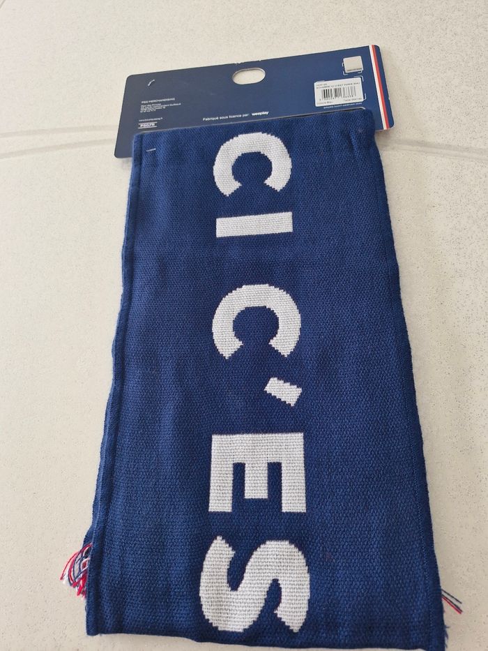 Echarpe PSG neuve - photo numéro 3