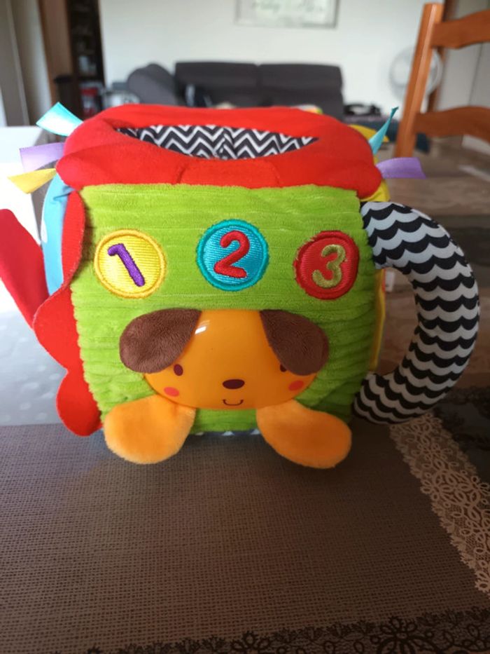 Cube interactif avec 3 balles