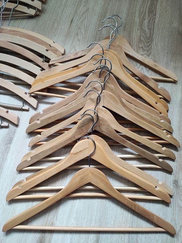 Lot de 38 cintres en Bois - photo numéro 5