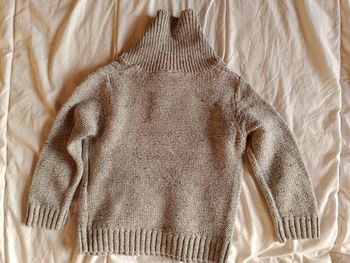 Pull gris avec torsades