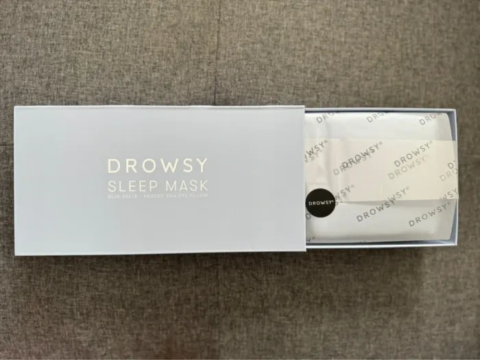 Masque de sommeil en soie Drowsy « Blue Belle » - photo numéro 2