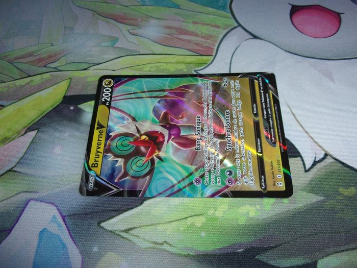 Carte Pokémon - Bruyverne V 117/203 full art brillante EB07 évolution céleste - FR - photo numéro 4
