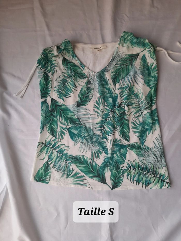 Tres beau tee shirt manches courtes Taille S