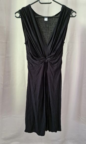 Robe noire sans manches