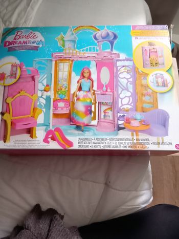 Château arc en ciel transportable Barbie