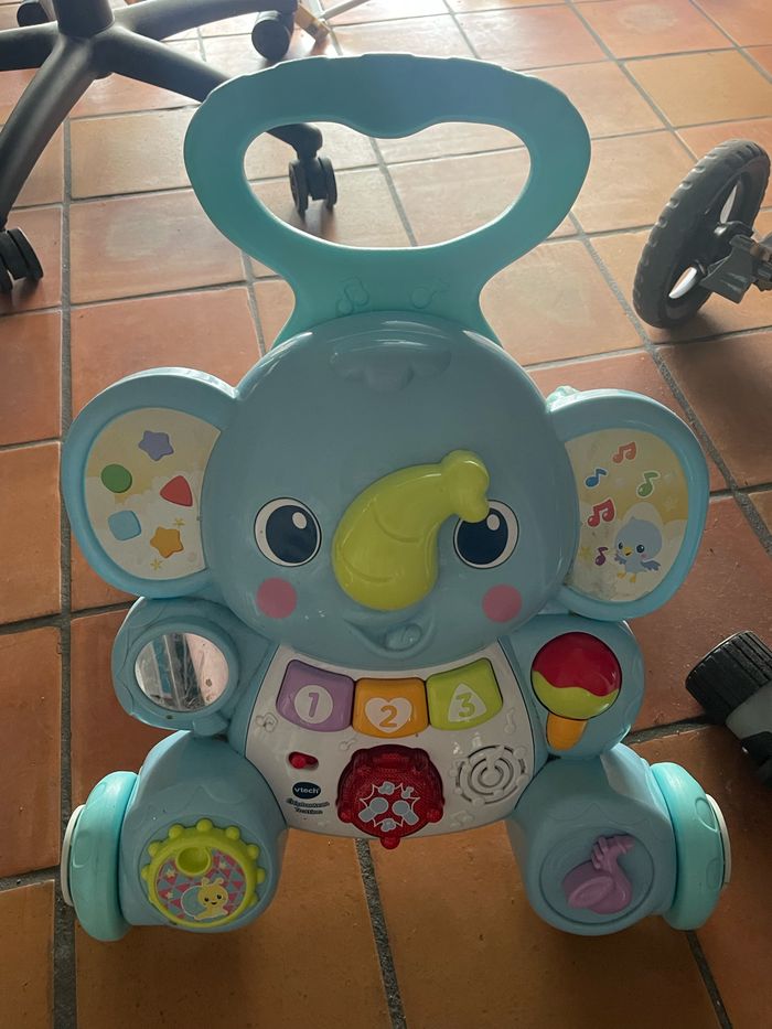Trotteur éléphant bleu