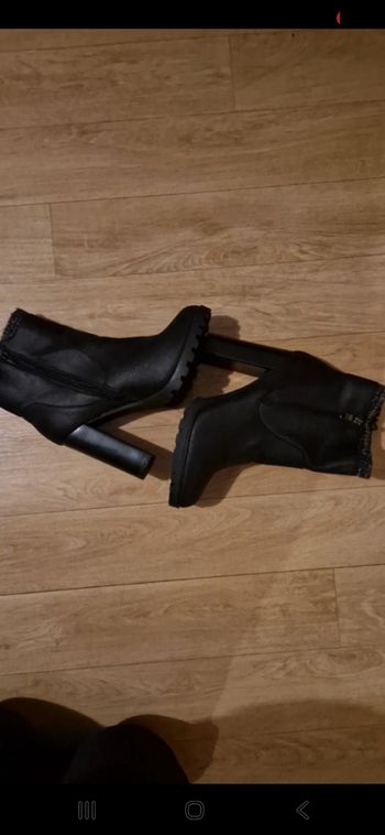 Jolies bottines neuve en 39