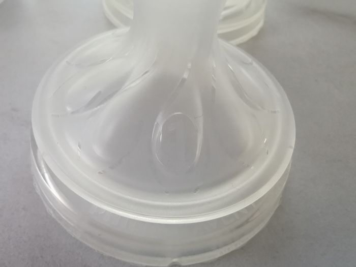 Lot de 2 biberons Philips Avent et 4 tétines - photo numéro 2