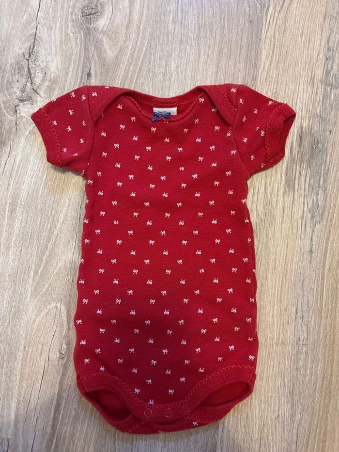 Lot 4 bodies manches courtes 3 mois Petit Bateau - photo numéro 11