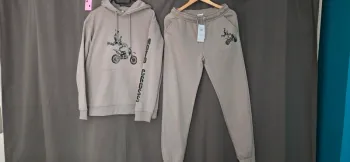 Ensemble jogging moto neuf
