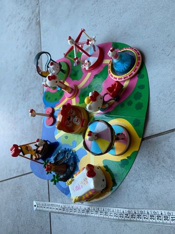 Gros jouet manège hello kitty superbe qualité des detail