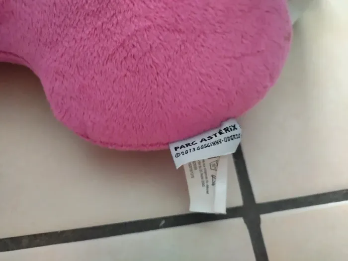 Lot peluche Idéfix et coussin  en forme d'os parc Astérix - photo numéro 8