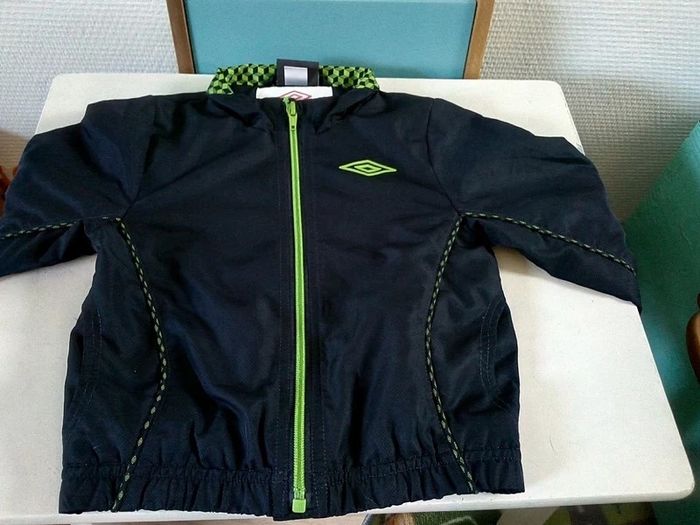 Ensemble jogging Umbro 18-24mois. - photo numéro 2