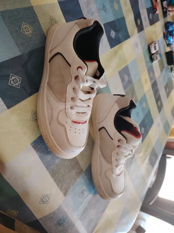 Baskets blanches pointure 33 - photo numéro 3