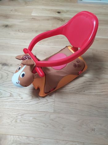 Cheval à bascule et à roulettes