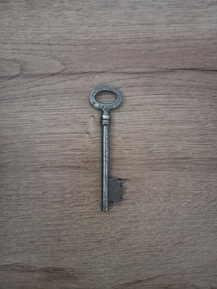 Clé ancienne en métal 9,1 cm " 427 ND / 741 N " - photo numéro 2