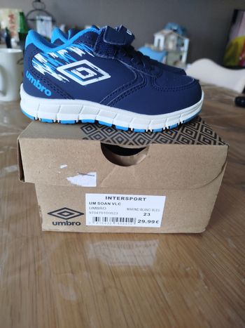 Chaussure bébé umbro taille 23