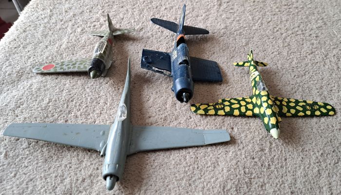 ✈️ Lot de 16 avions miniatures en plastique - pour pièces - photo numéro 5