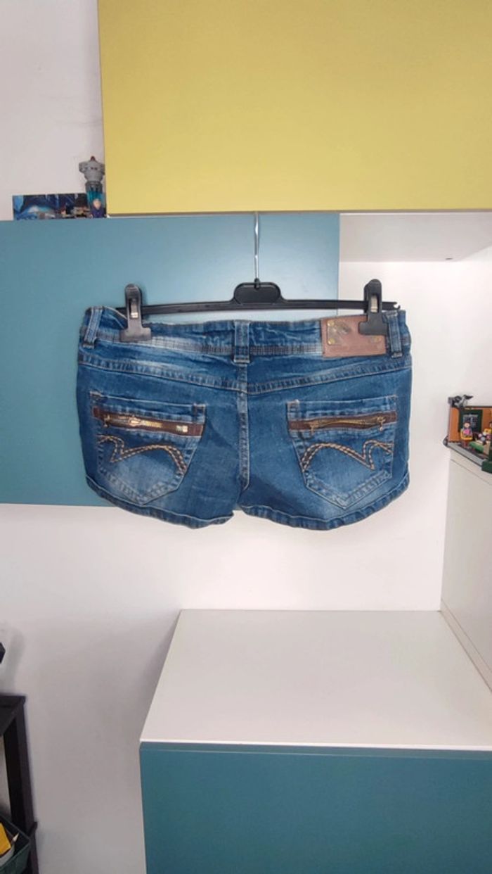 Short en jean Jennyfer, Taille 38 - photo numéro 2