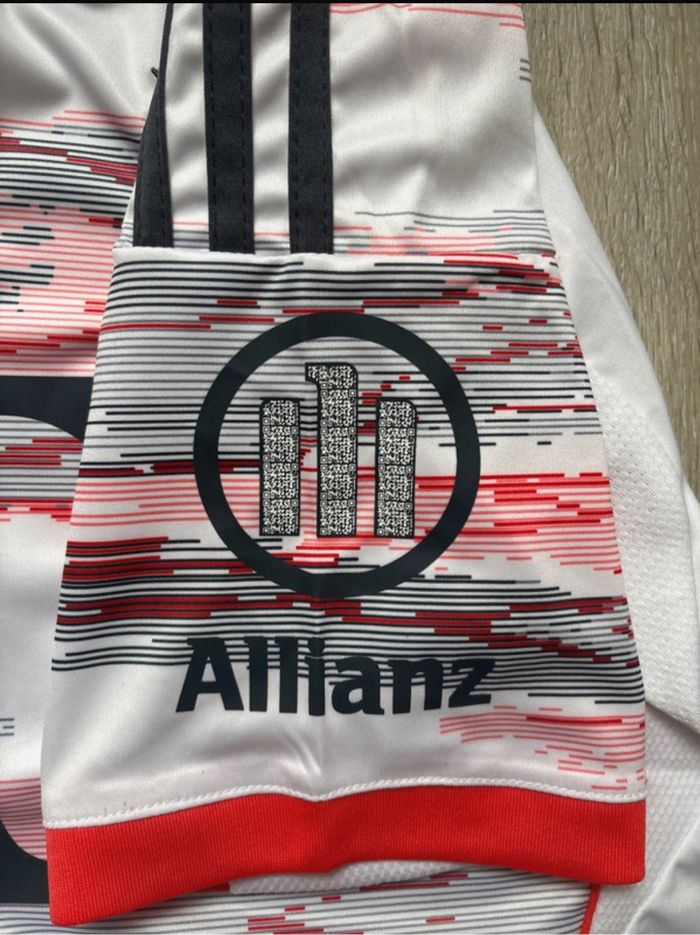 Maillot de foot FC BAYERN taille S - photo numéro 5