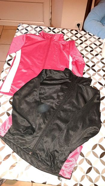 2 vestes jogging 8 ans