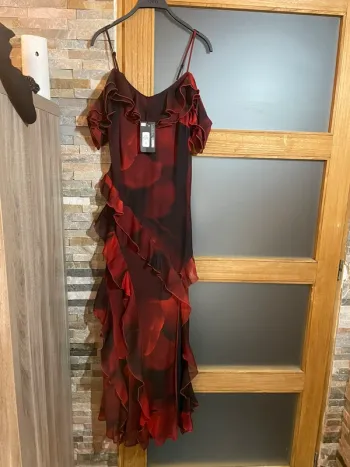 Belle robe à volants rita ora neuve taille 42