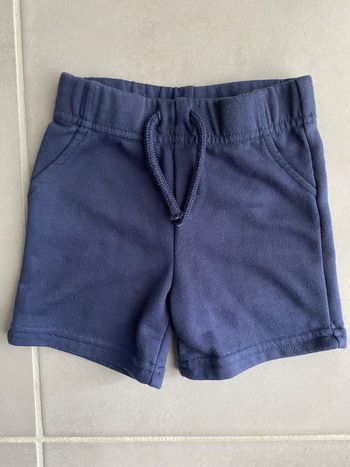 Short Primark taille 9/12 mois