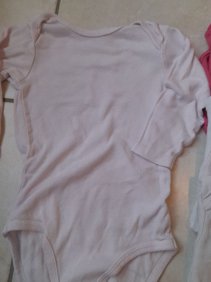 Lot de 4 bodys - photo numéro 3