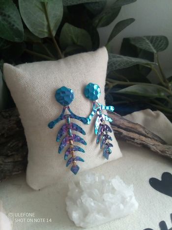 Boucles d'oreilles fougères bleues métallisées