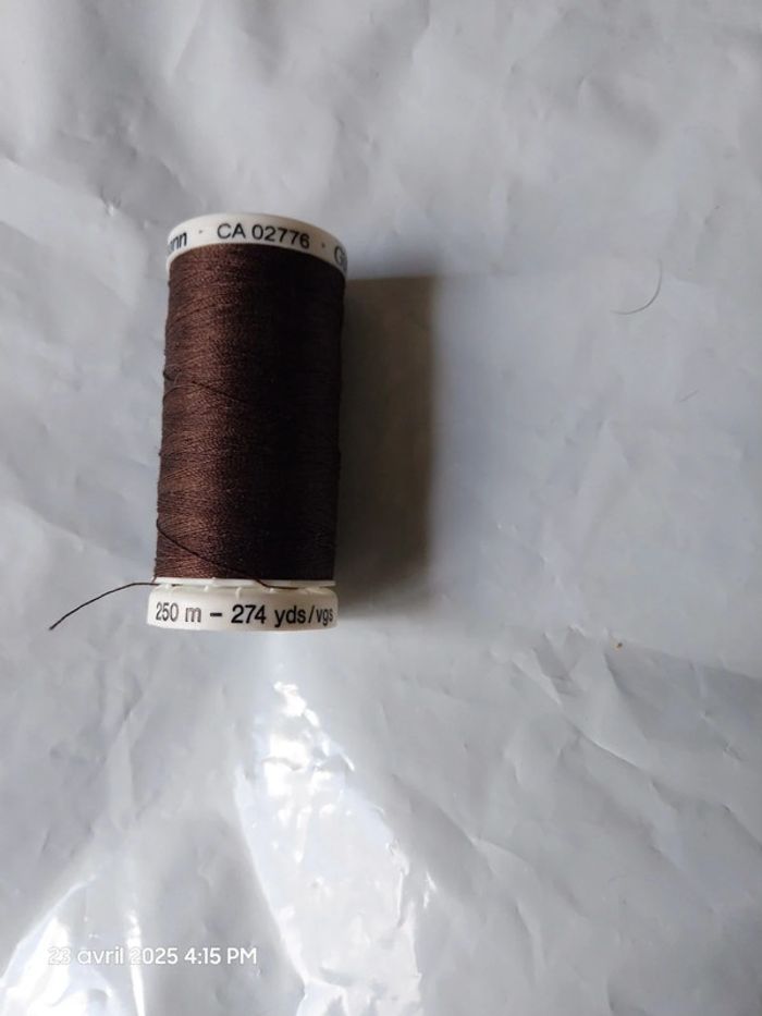 Bobine de fil polyester Gütermann - Beige - Marron - COL 696 - 250 m - 100 % polyester - photo numéro 3