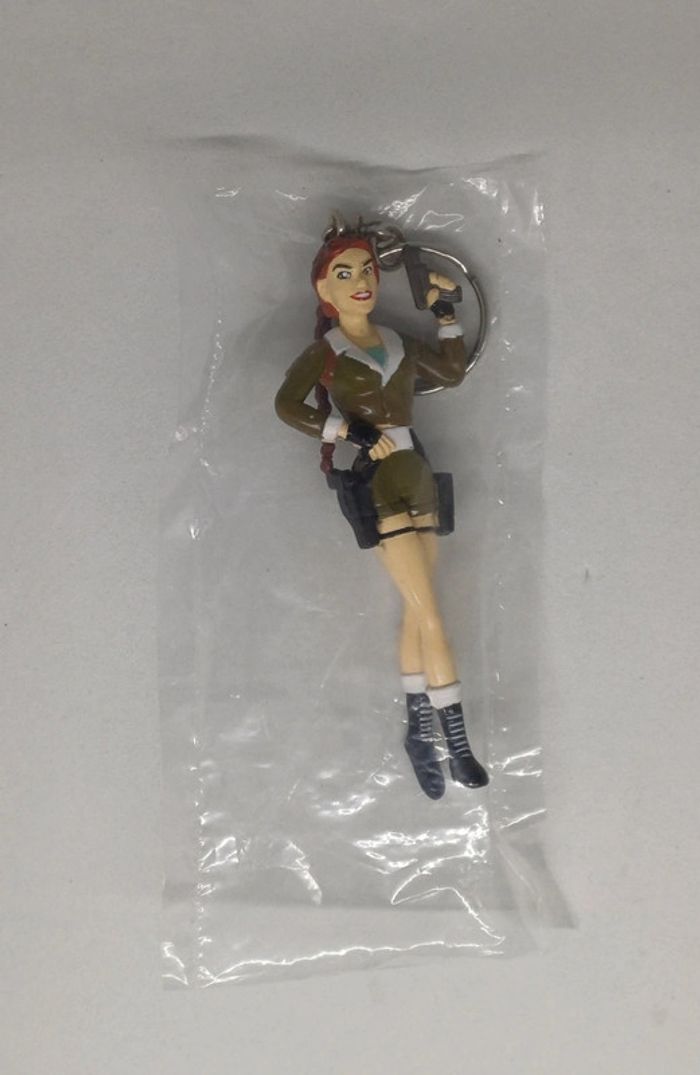 Porte clé Figurine Lara Croft Tomb Raider 2 Aviateur Aviator Veste - photo numéro 4